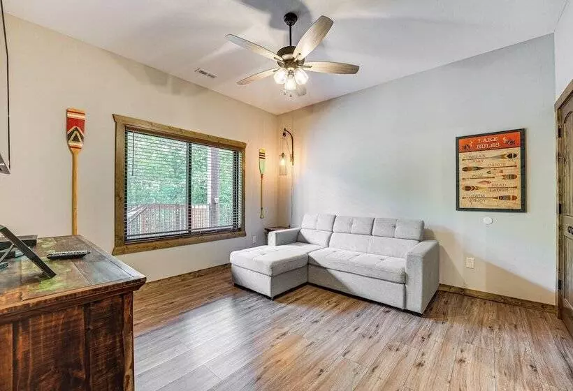 Branson Cabin W/ Pool Access & Private Boat Slip!