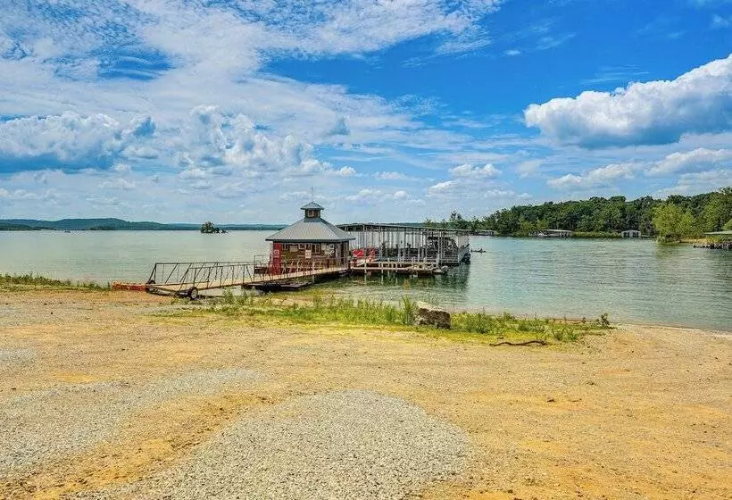 Branson Cabin W/ Pool Access & Private Boat Slip!