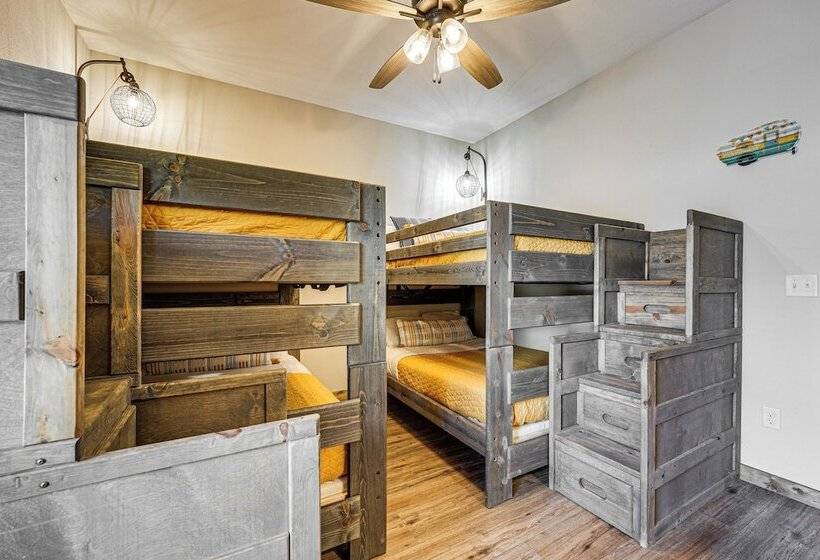 Branson Cabin W/ Pool Access & Private Boat Slip!