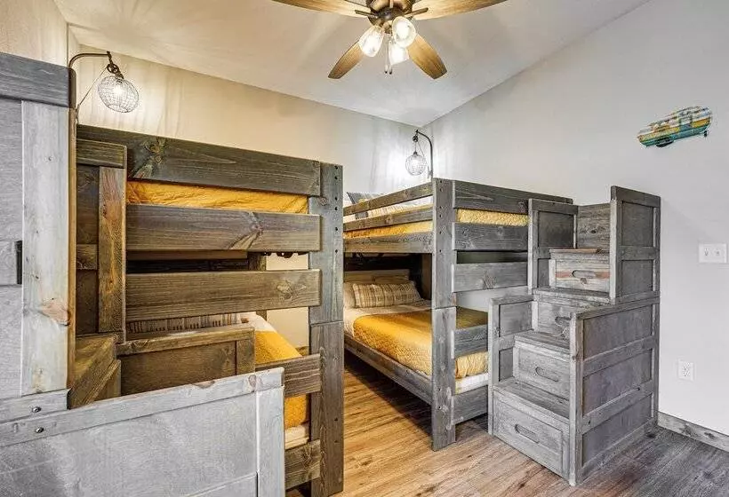 Branson Cabin W/ Pool Access & Private Boat Slip!