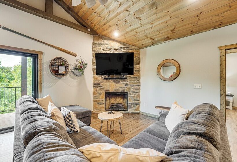 Branson Cabin W/ Pool Access & Private Boat Slip!