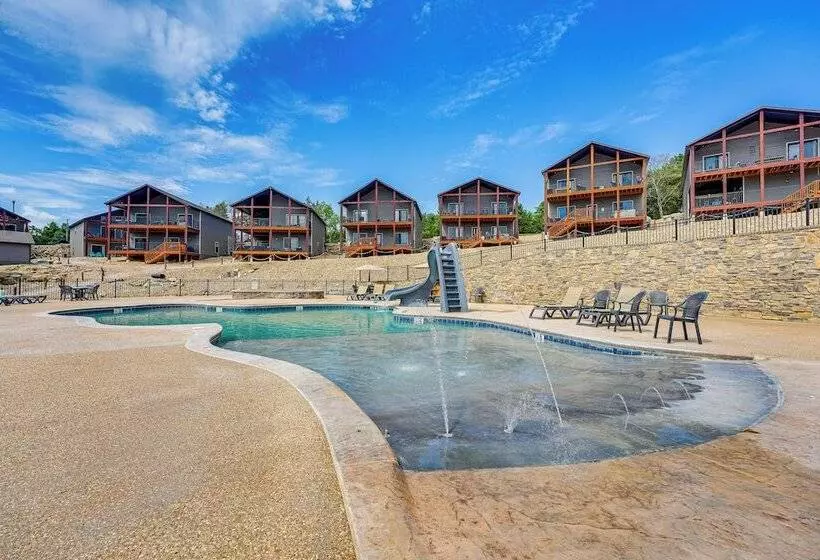 Branson Cabin W/ Pool Access & Private Boat Slip!