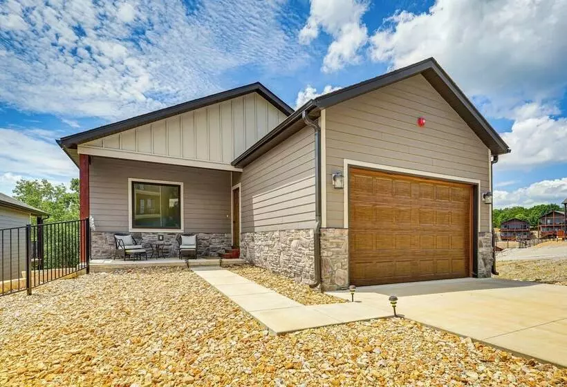 Branson Cabin W/ Pool Access & Private Boat Slip!