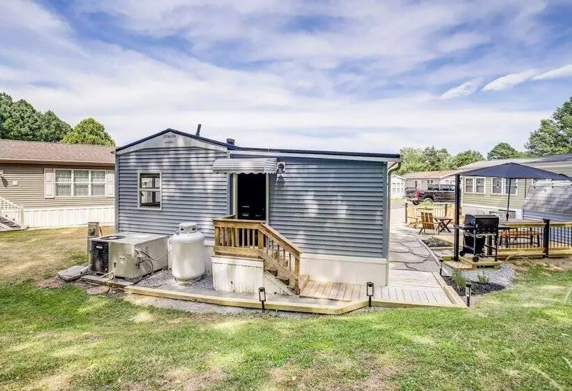 Breezy Ocean Pines Cottage W/ Patio & Pool Access!