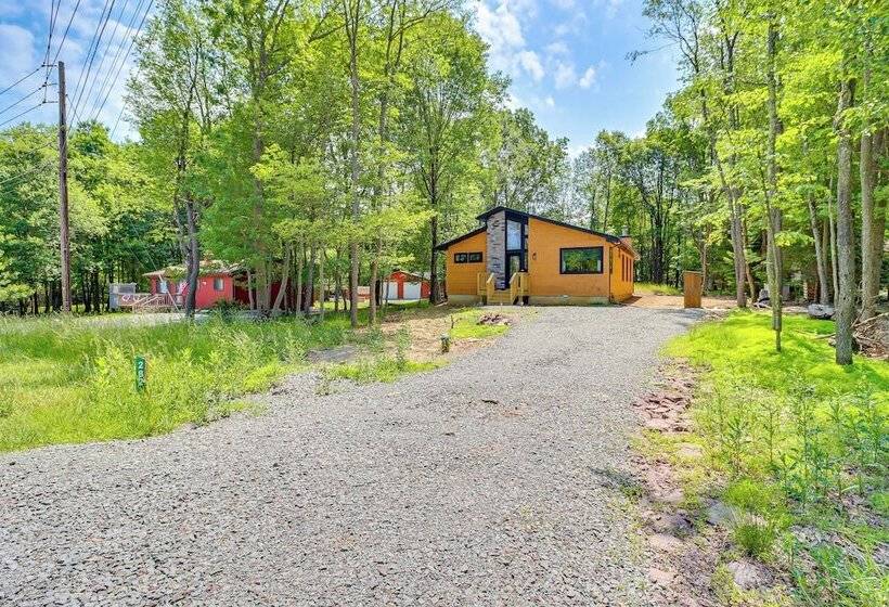 Pool & Beach Access: Charming Poconos Cabin!