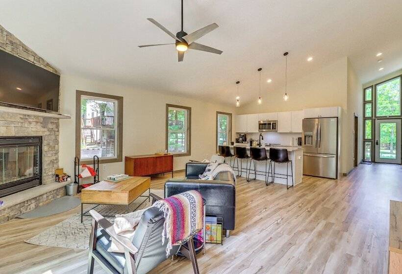 Pool & Beach Access: Charming Poconos Cabin!