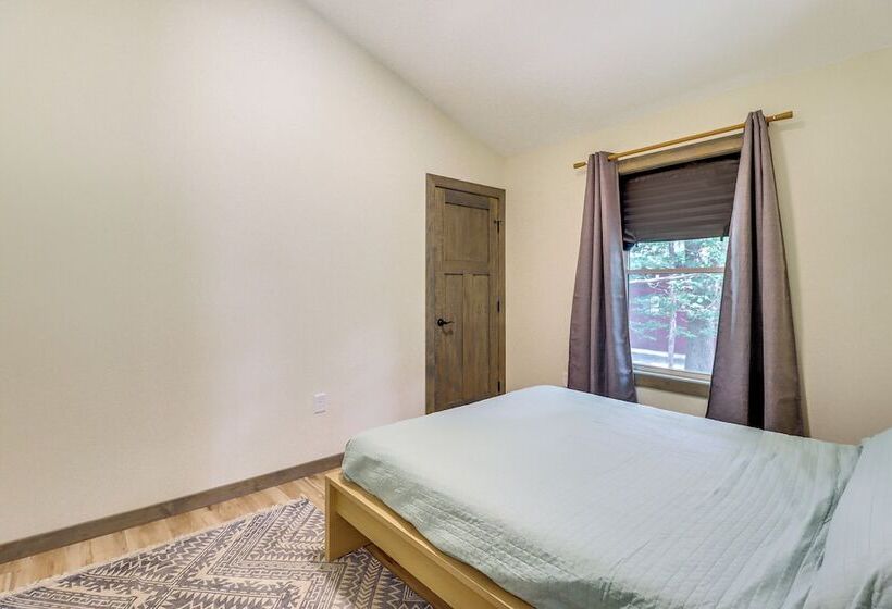 Pool & Beach Access: Charming Poconos Cabin!