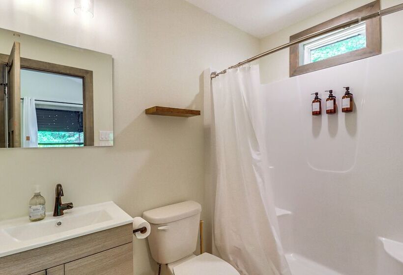 Pool & Beach Access: Charming Poconos Cabin!