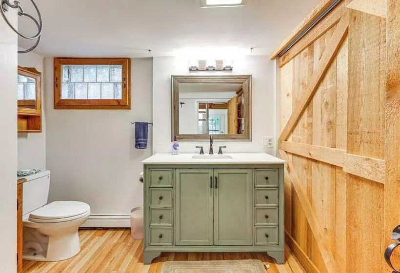 Charming Waterford Home W/ Dock On Niantic River!