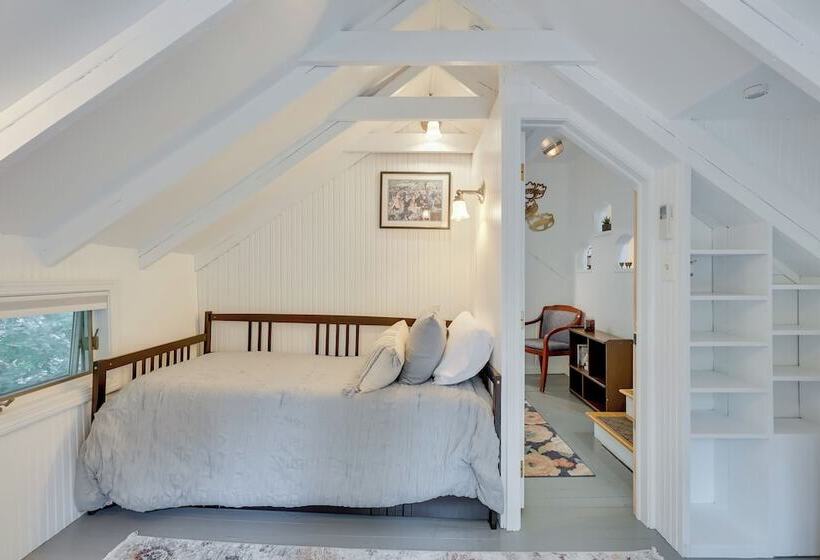 Charming Waterford Home W/ Dock On Niantic River!