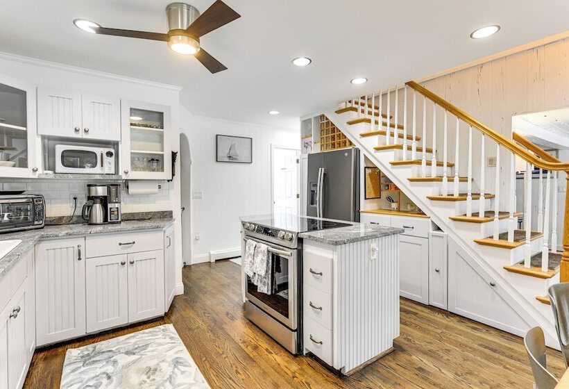 Charming Waterford Home W/ Dock On Niantic River!