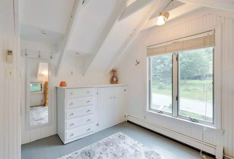 Charming Waterford Home W/ Dock On Niantic River!