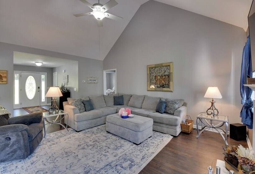 Cleveland Retreat W/ Deck: 2 Mi To Winery!