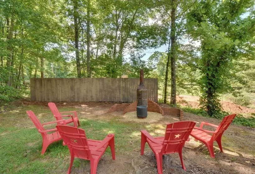 Cleveland Retreat W/ Deck: 2 Mi To Winery!