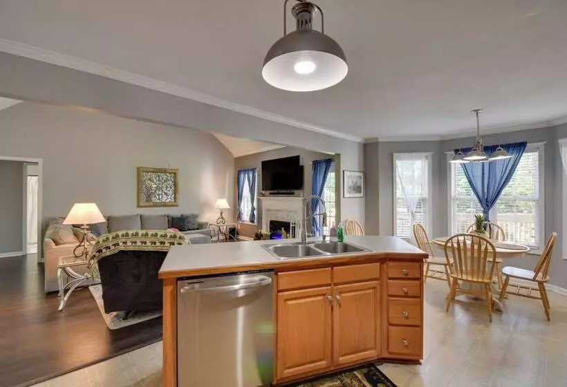 Cleveland Retreat W/ Deck: 2 Mi To Winery!