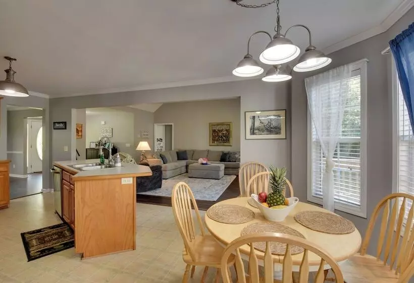 Cleveland Retreat W/ Deck: 2 Mi To Winery!