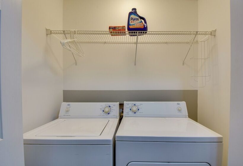 Cleveland Retreat W/ Deck: 2 Mi To Winery!