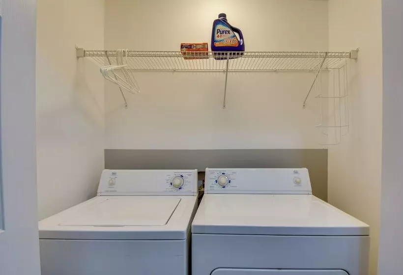 Cleveland Retreat W/ Deck: 2 Mi To Winery!