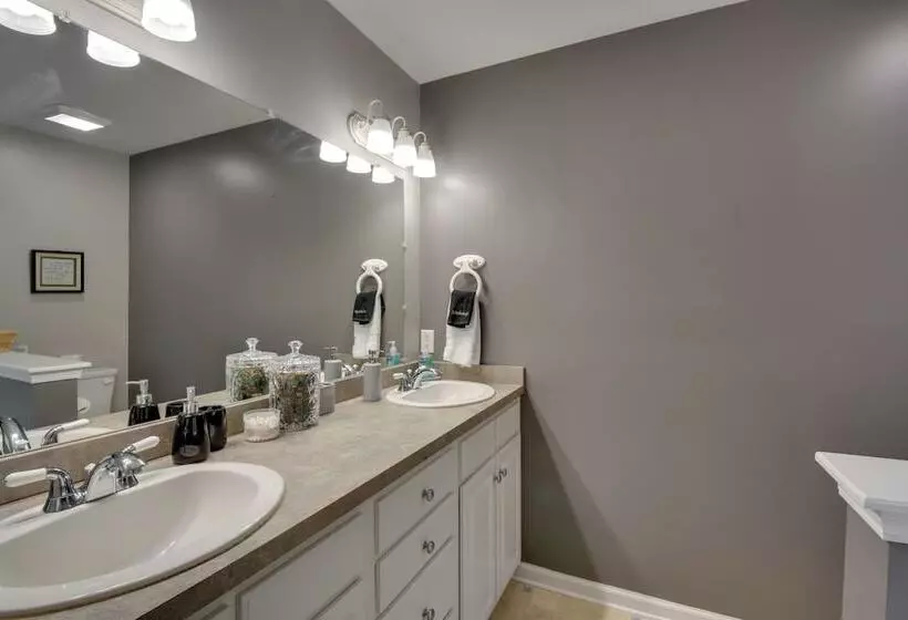 Cleveland Retreat W/ Deck: 2 Mi To Winery!