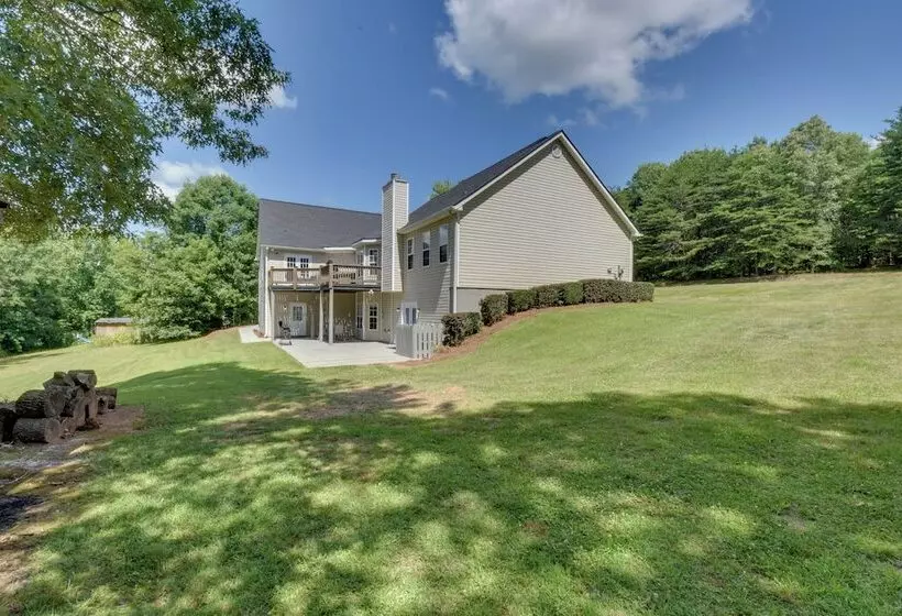 Cleveland Retreat W/ Deck: 2 Mi To Winery!