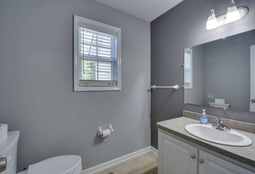 Cleveland Retreat W/ Deck: 2 Mi To Winery!