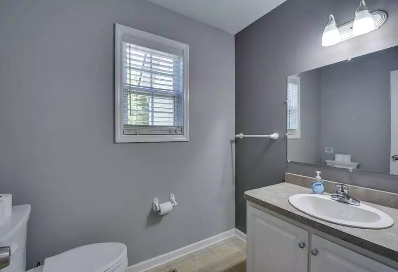 Cleveland Retreat W/ Deck: 2 Mi To Winery!