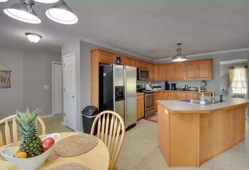 Cleveland Retreat W/ Deck: 2 Mi To Winery!