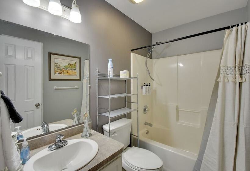 Cleveland Retreat W/ Deck: 2 Mi To Winery!