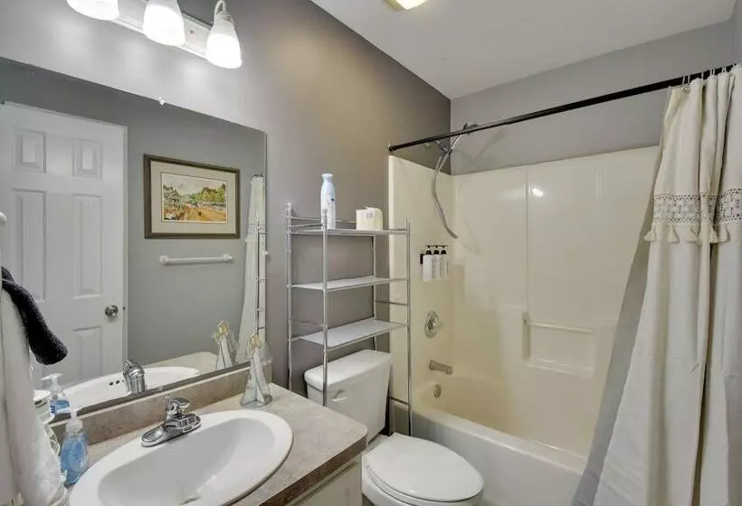 Cleveland Retreat W/ Deck: 2 Mi To Winery!