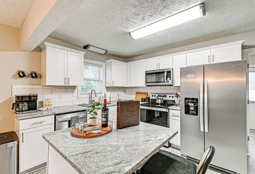 Private Hot Tub & Cold Plunge: Fayetteville Gem!