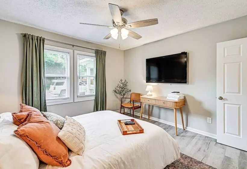 Private Hot Tub & Cold Plunge: Fayetteville Gem!