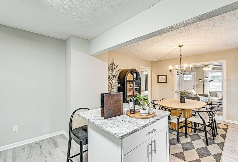 Private Hot Tub & Cold Plunge: Fayetteville Gem!