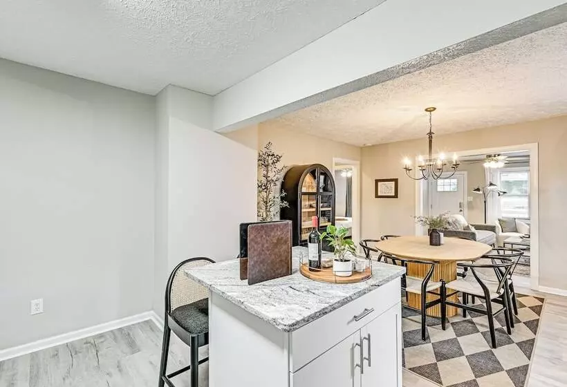 Private Hot Tub & Cold Plunge: Fayetteville Gem!