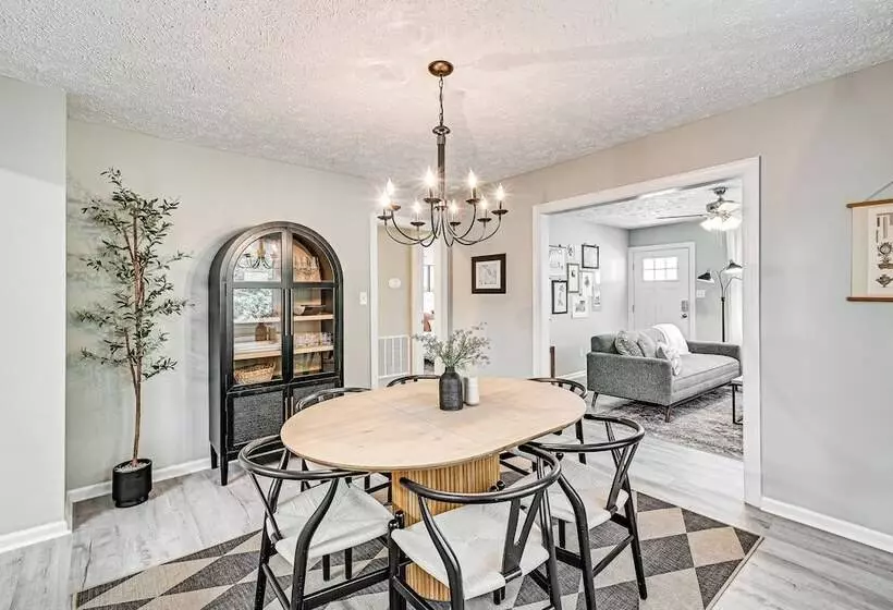 Private Hot Tub & Cold Plunge: Fayetteville Gem!