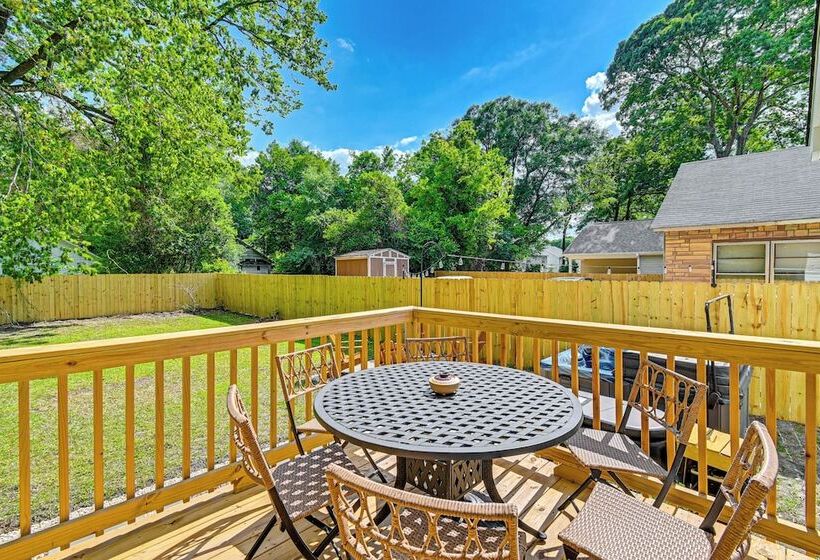 Private Hot Tub & Cold Plunge: Fayetteville Gem!