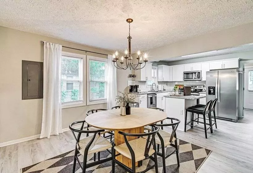 Private Hot Tub & Cold Plunge: Fayetteville Gem!