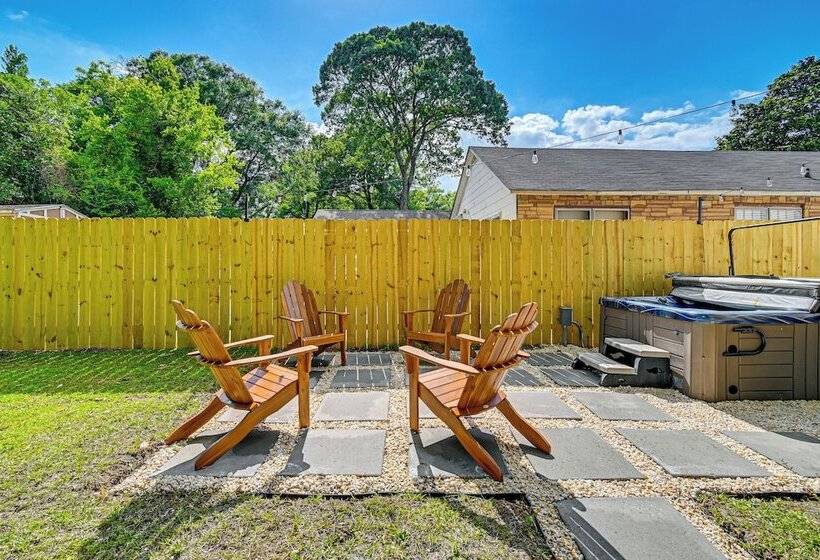 Private Hot Tub & Cold Plunge: Fayetteville Gem!