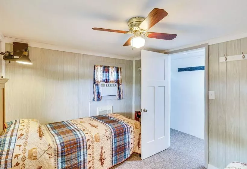 Lake Of The Ozarks Cabin W/ Private Dock + Kayaks