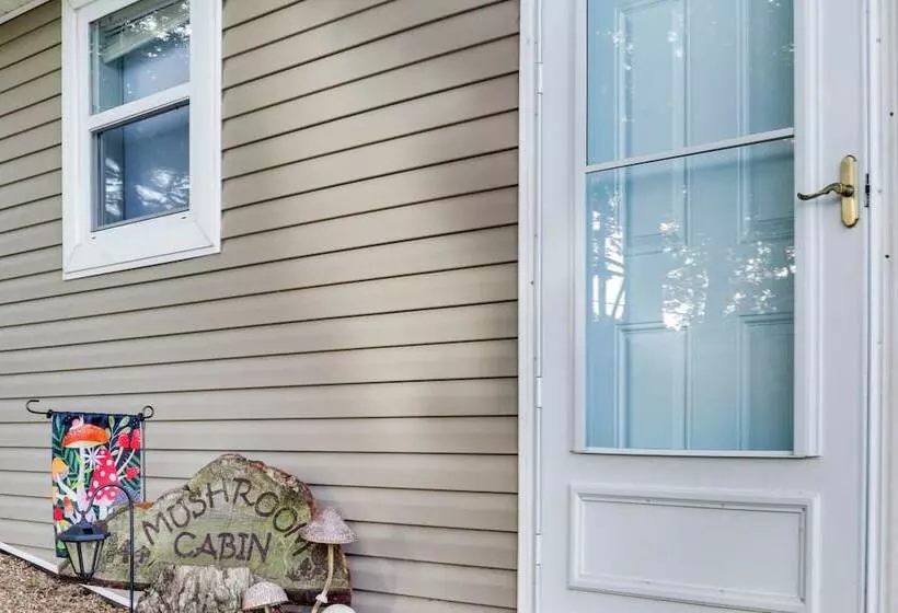 Lake Of The Ozarks Cabin W/ Private Dock + Kayaks