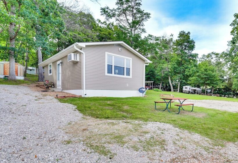 Lake Of The Ozarks Cabin W/ Private Dock + Kayaks