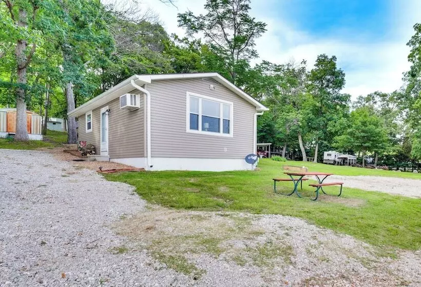 Lake Of The Ozarks Cabin W/ Private Dock + Kayaks