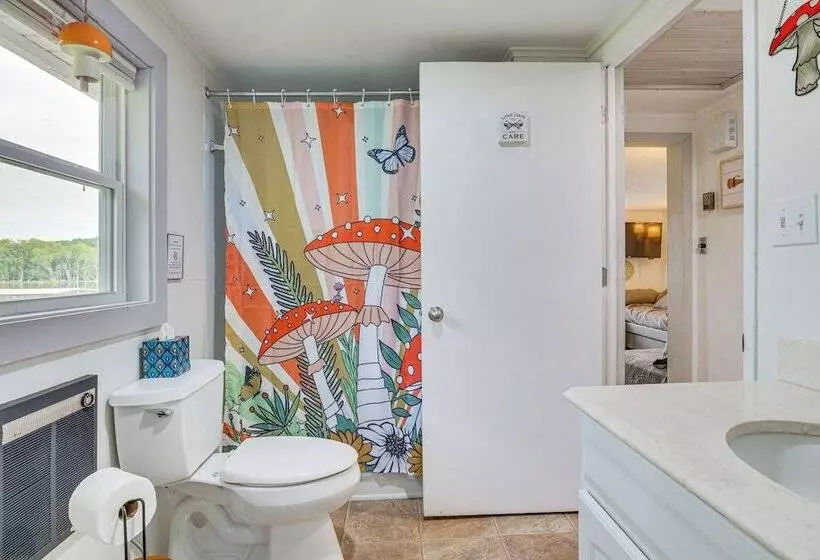 Lake Of The Ozarks Cabin W/ Private Dock + Kayaks