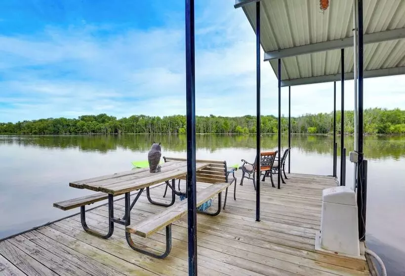 Lake Of The Ozarks Cabin W/ Private Dock + Kayaks