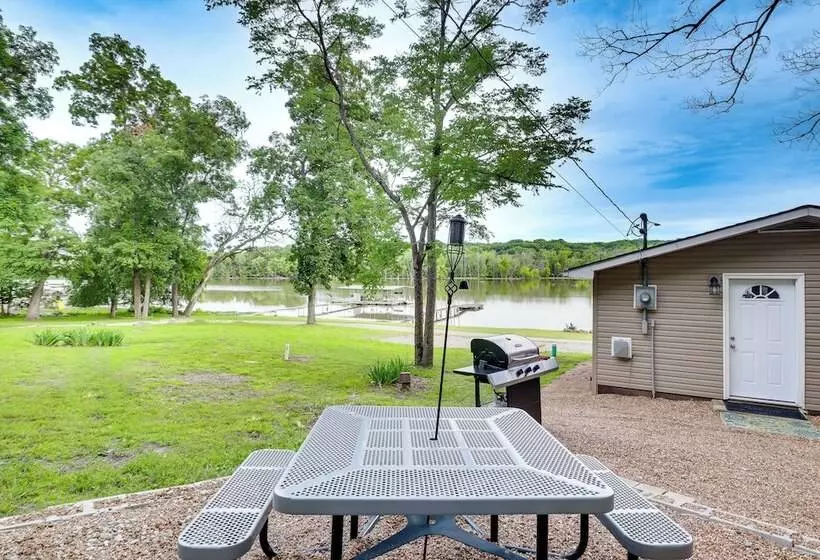 Lake Of The Ozarks Cabin W/ Private Dock + Kayaks
