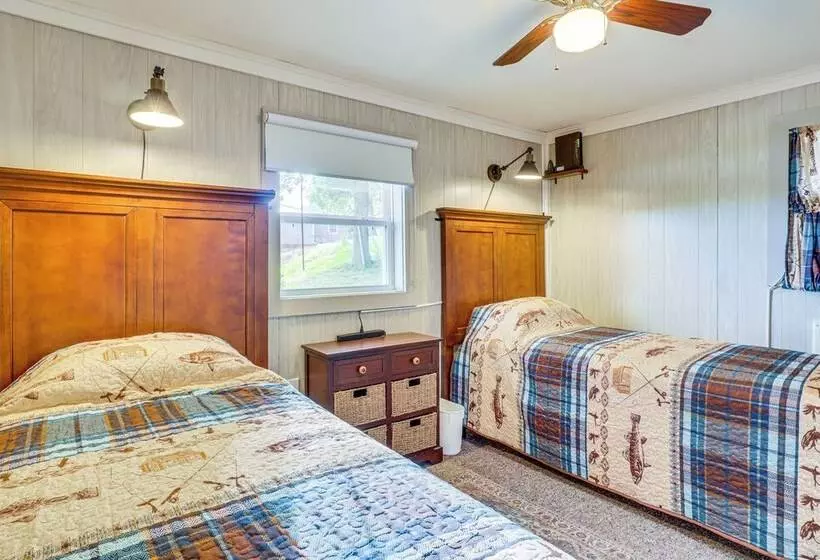 Lake Of The Ozarks Cabin W/ Private Dock + Kayaks