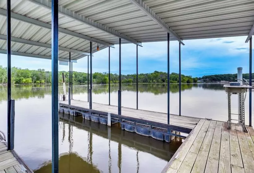 Lake Of The Ozarks Cabin W/ Private Dock + Kayaks