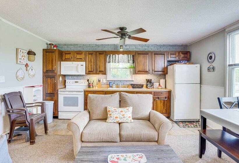 Lake Of The Ozarks Cabin W/ Private Dock + Kayaks