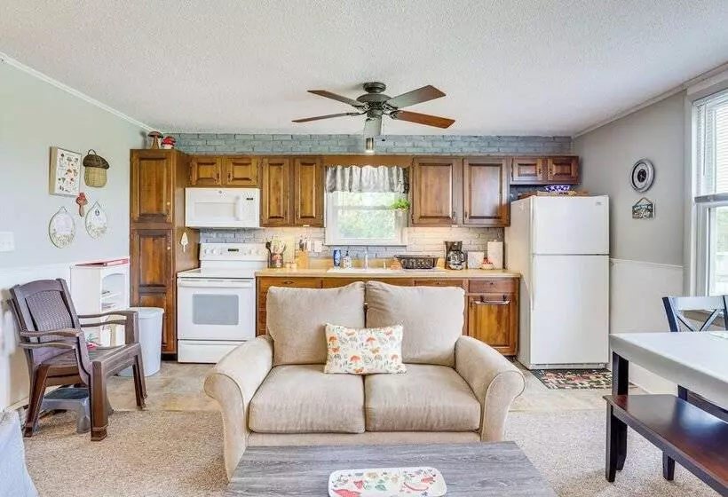 Lake Of The Ozarks Cabin W/ Private Dock + Kayaks