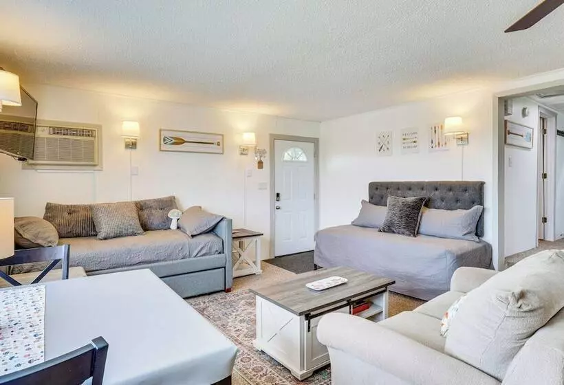 Lake Of The Ozarks Cabin W/ Private Dock + Kayaks