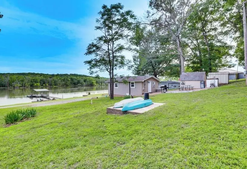 Lake Of The Ozarks Cabin W/ Private Dock + Kayaks